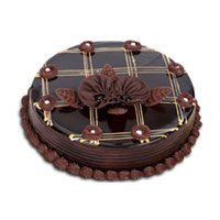 1 Kg Chocolate Cake : Send Karwa Chauth Cakes to Delhi