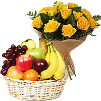 10 Yellow Rose Bunch 2 Kg Fresh Fruit Basket : Send Karwa Chauth Fruits to Delhi