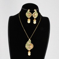 Green Leaf Design Pendant Set