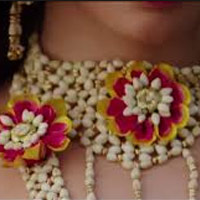 Flowers and Chocolates to Delhi