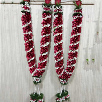 Send Flowers to Delhi